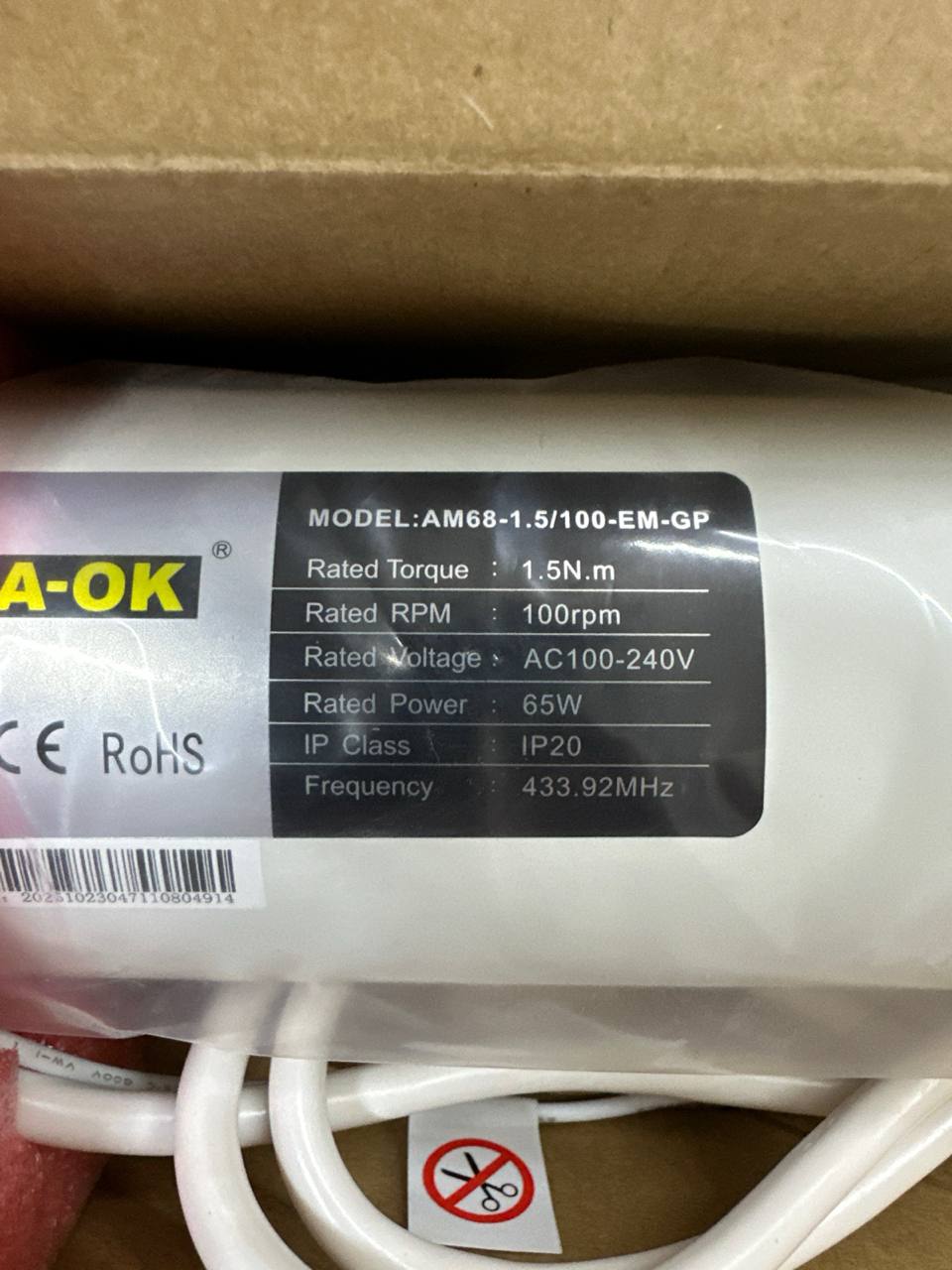 Мотор A-OK AM68 (этикетка: модель AM68-1,5/100-EM-GP, момент 1.5 Н·м, 433.92 МГц)